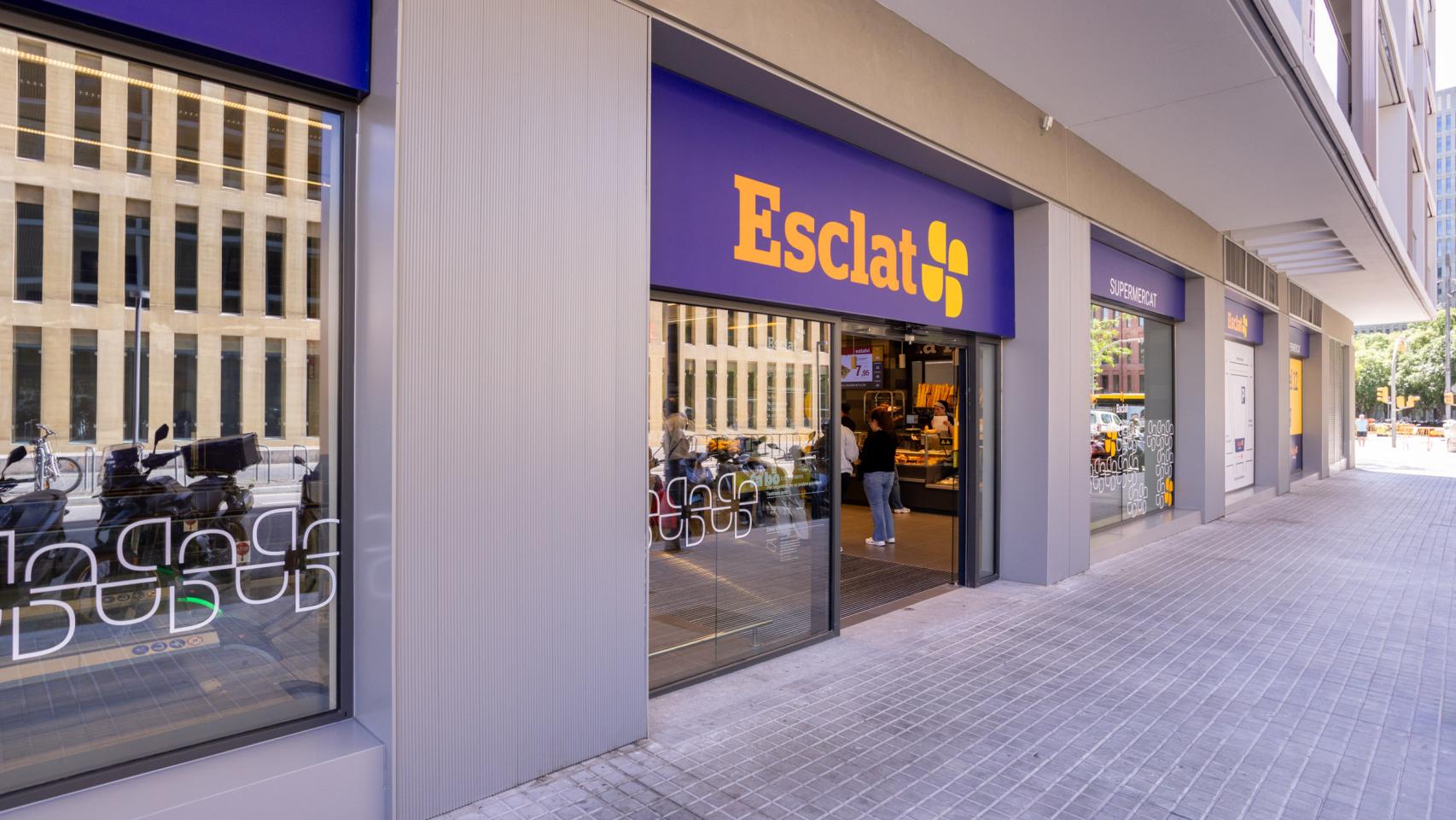 Inauguración del nuevo supermercado Esclat en Barcelona
