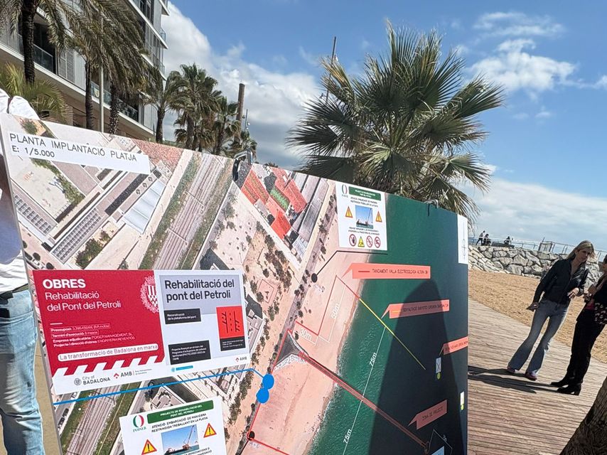 Afectacions a la platja de Badalona per les obres del Pont del Petroli