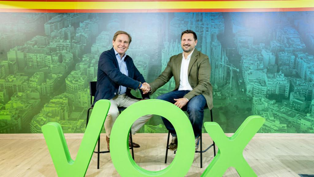 El portavoz de Vox en Catalunya, Joan Garriga, junto al consejero Miguel Martínez tras su fichaje por el partido
