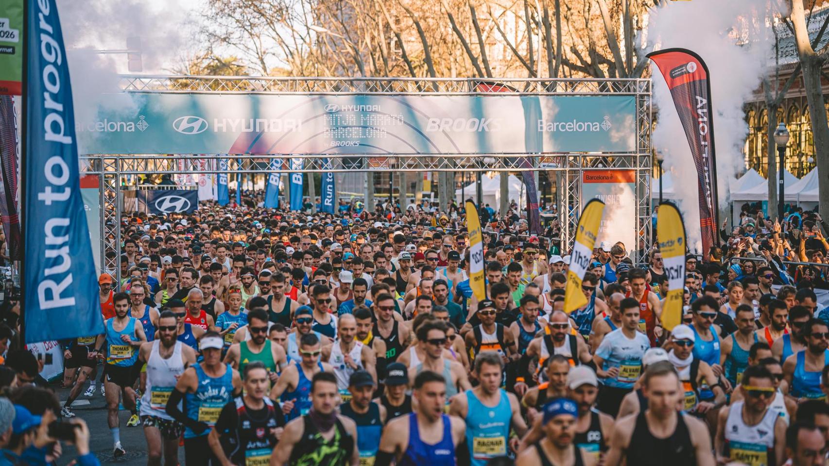 Salida de la Hyundai Mitja Marató Barcelona by Brooks 2026