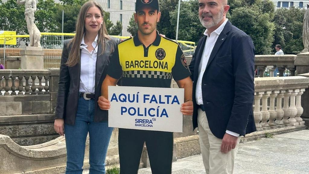 La portavoz del PP en el Congreso, Ester Muñoz, y el líder del PP en el Ayuntamiento de Barcelona, Daniel Sirera