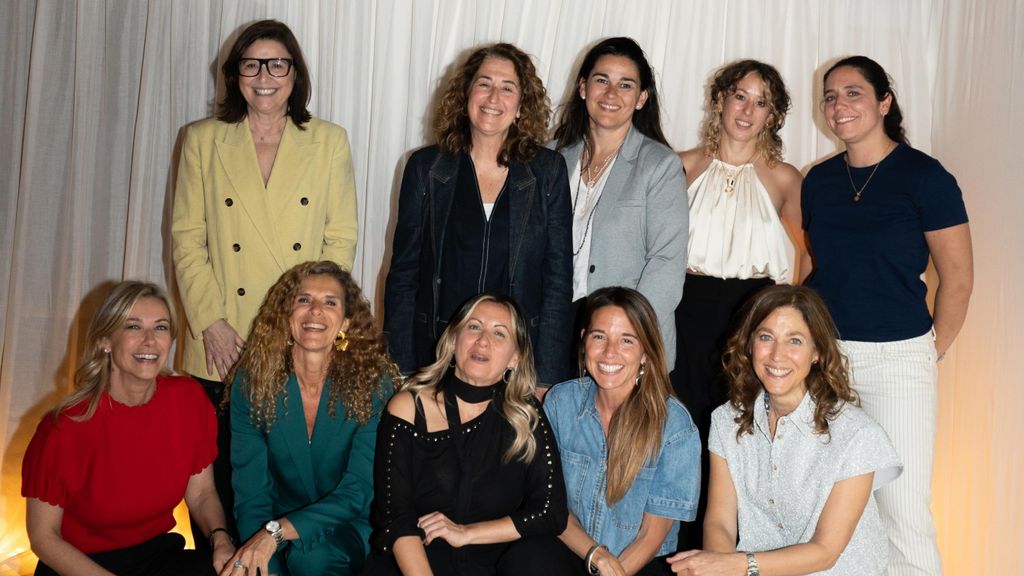 Elvira Bisbe, Olga Morales, Mar Alarcón, Astrid Altadill, Patricia Ayma, Anna Gener, Eva Vila-Massanas, Reichel Delgado, Beatriz de Vicente i Helena Garcia Melero, participants en el primer acte de (In)visibles