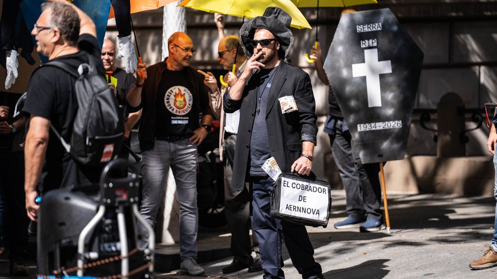 Manifestació dels treballadors de Serra Soldadura davant la Delegació del Govern