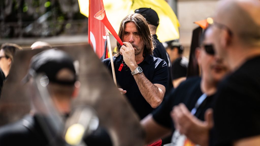 Manifestació dels treballadors de Serra Soldadura davant la Delegació del Govern