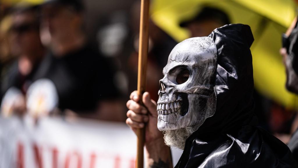 Manifestación de los trabajadores de Serra Soldadura frente a la Delegación del Gobierno