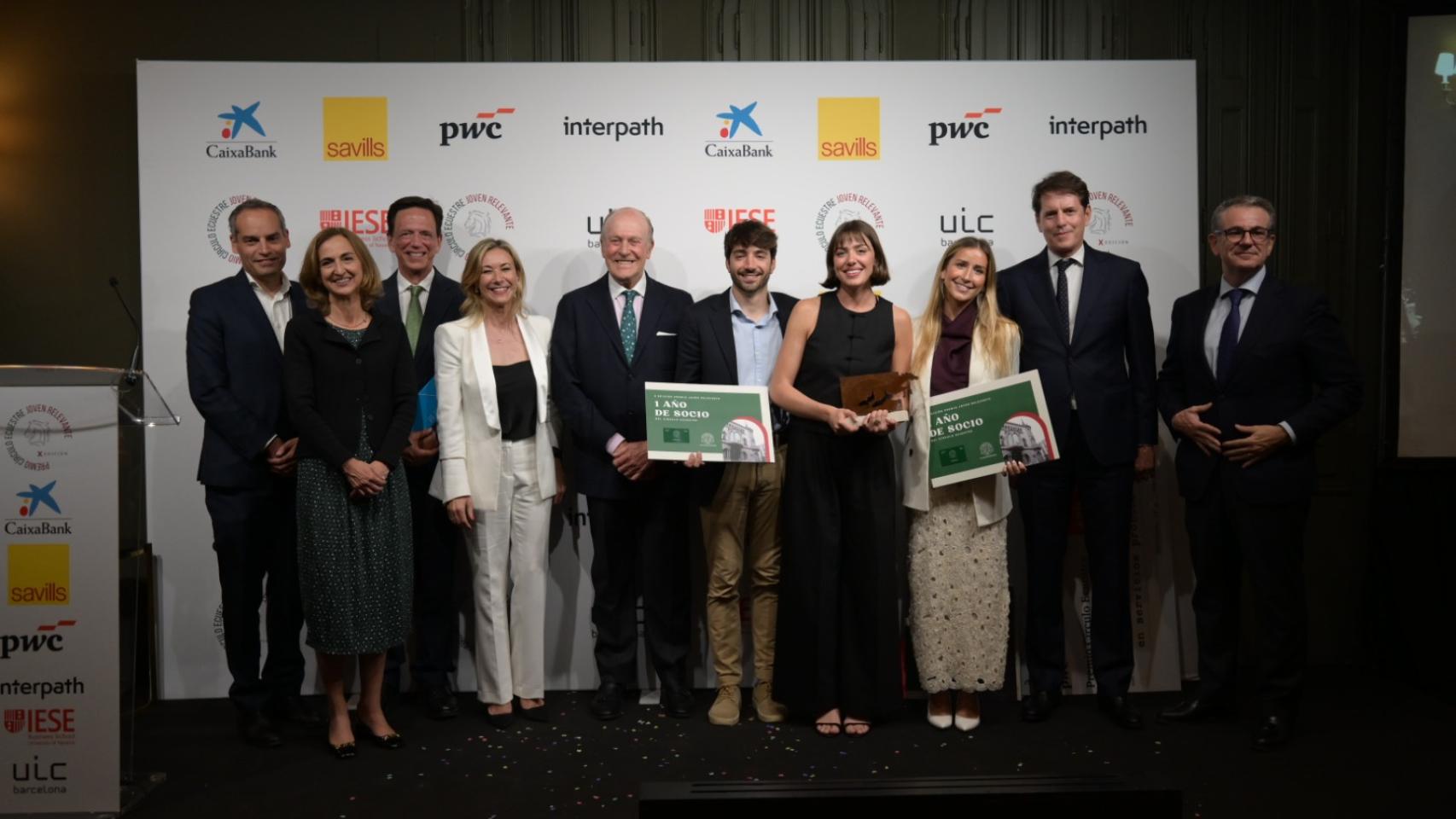 El presidente del Círculo Ecuestre, Daniel Lacalle, junto a los premiados