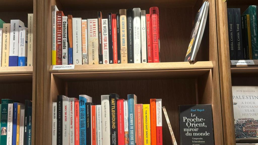 Llibres de la nova Llibreria Finestres Palestina