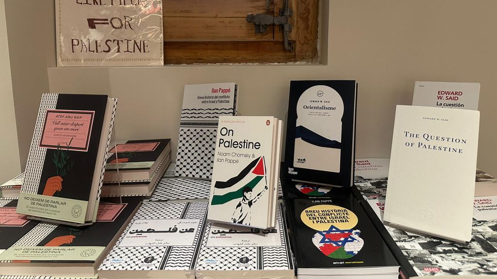 Llibres de la nova Llibreria Finestres Palestina