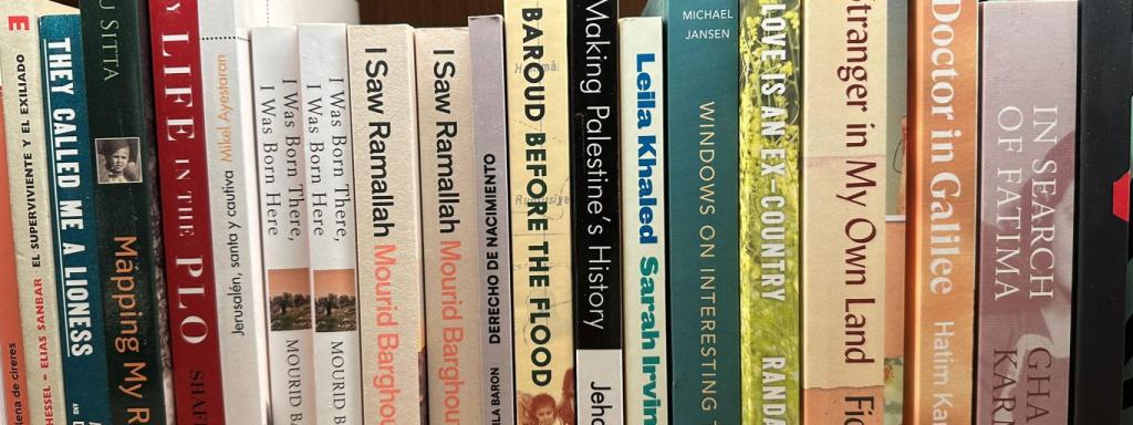 Llibres de la nova Llibreria Finestres Palestina