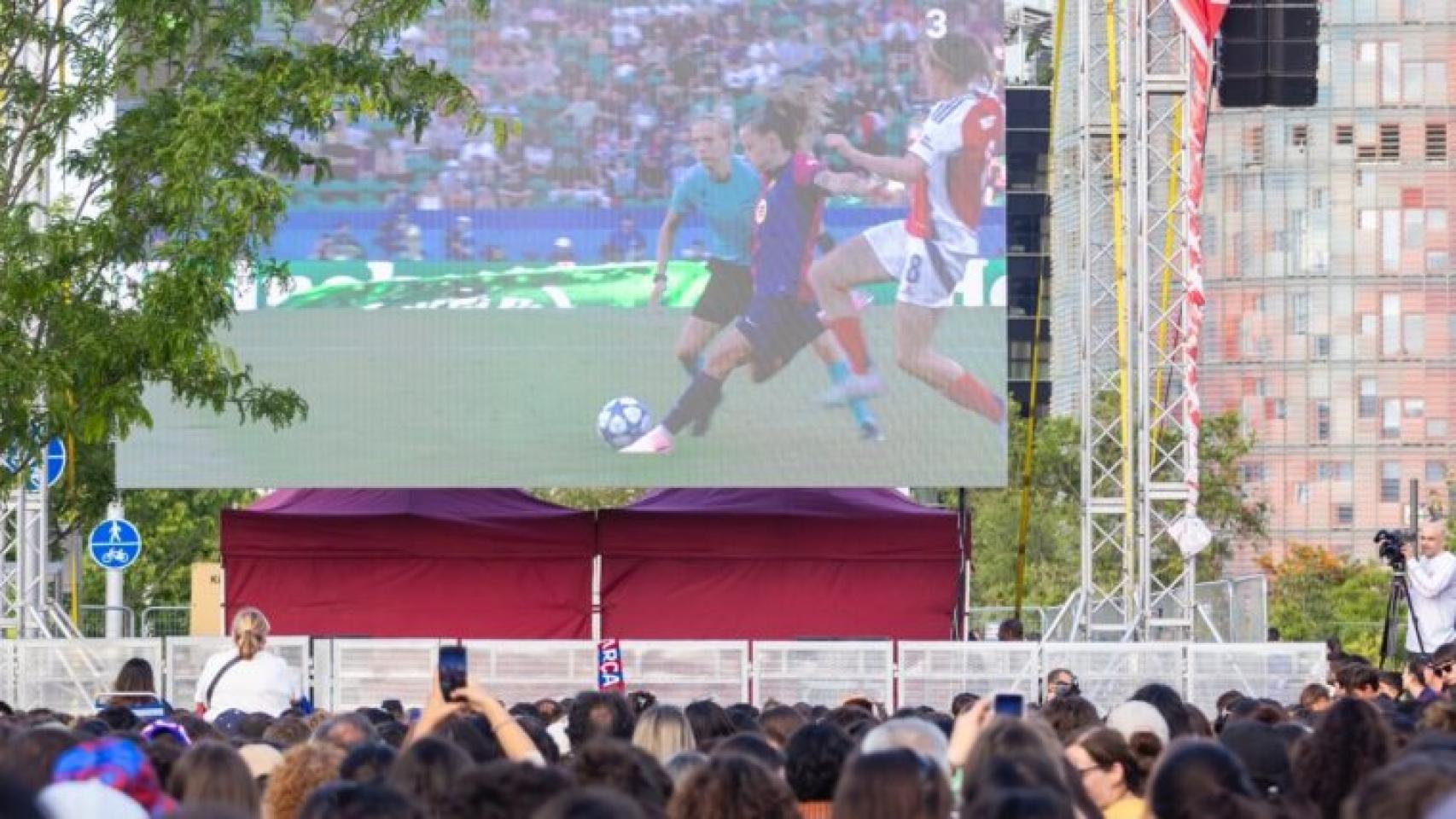 Pantalla gigante instalada en Glòries para ver la final de la Champions femenina