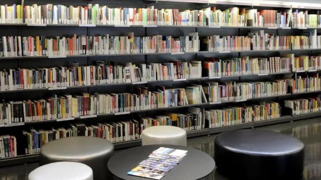 Interior de una biblioteca de Barcelona