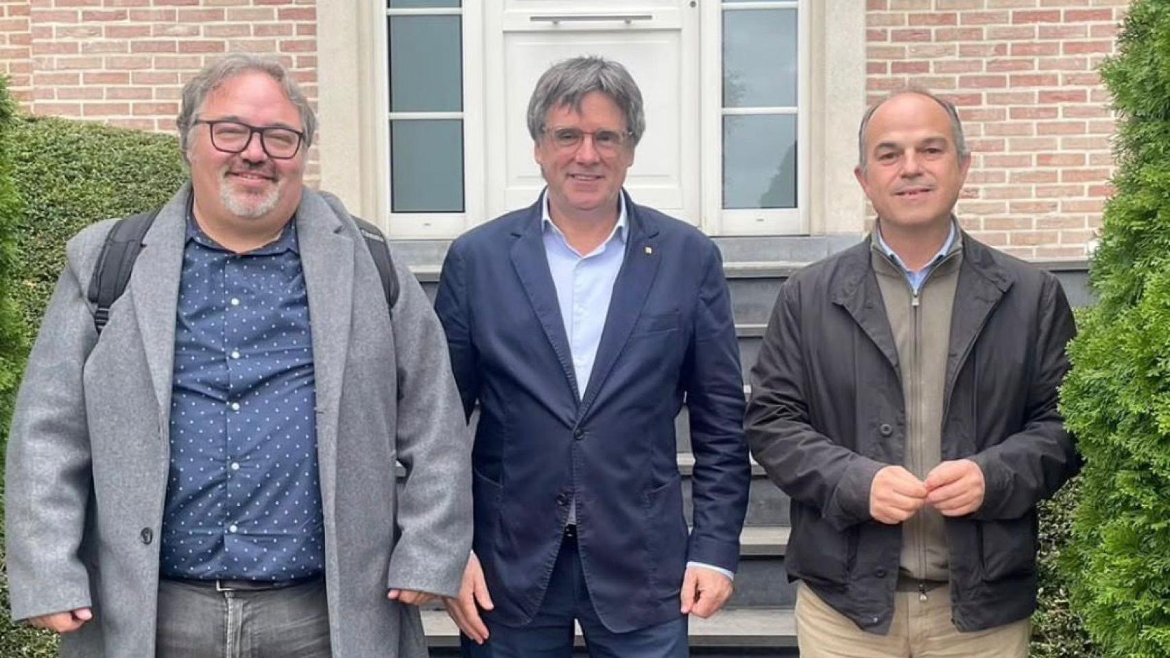 Francesc Baró, presidente de Junts, junto con Puigdemont y Turull en Waterloo