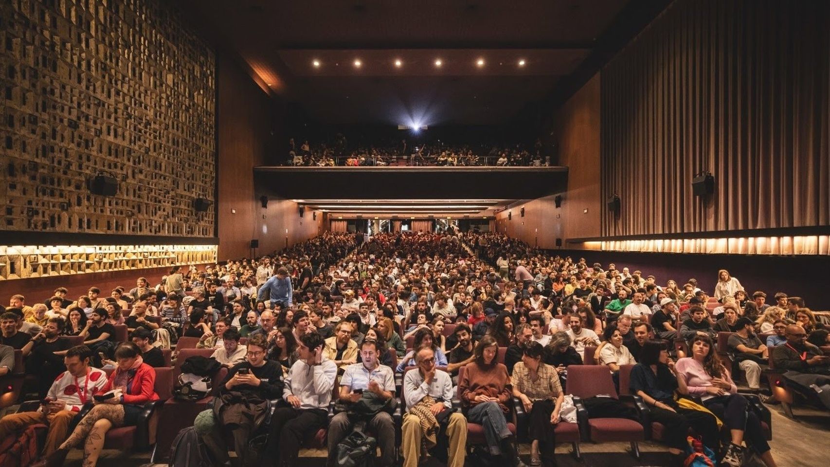 Espectadores en una sesión del DocsBarcelona 2026