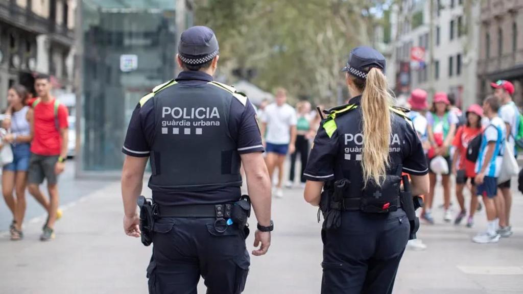 Agentes de la Guardia Urbana en La Rambla