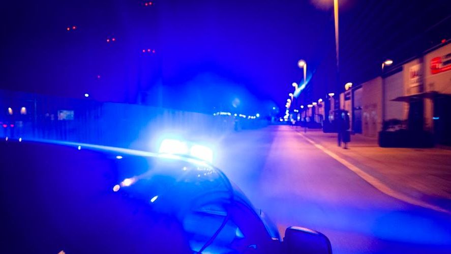 Un coche de policía durante un patrullaje en Sant Adrià