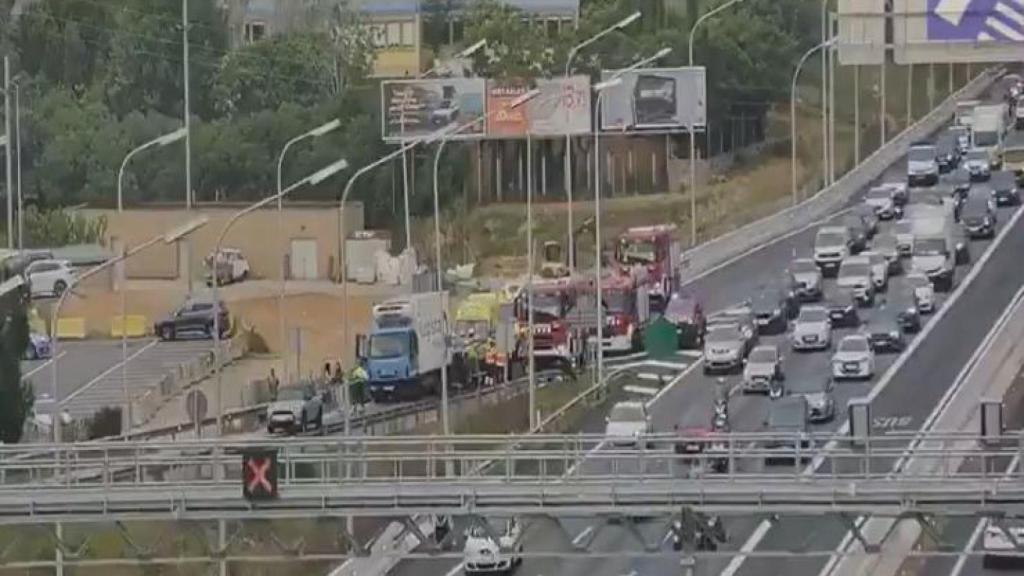 La B-23 cortada debido a un accidente en Sant Joan Despí