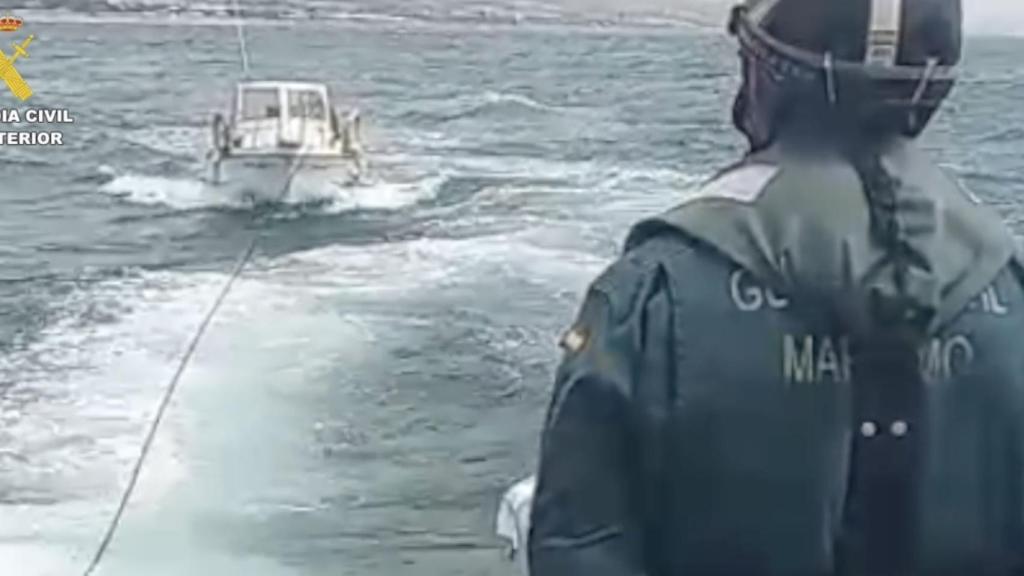 Rescate de la embarcación a la deriva en Mataró 
