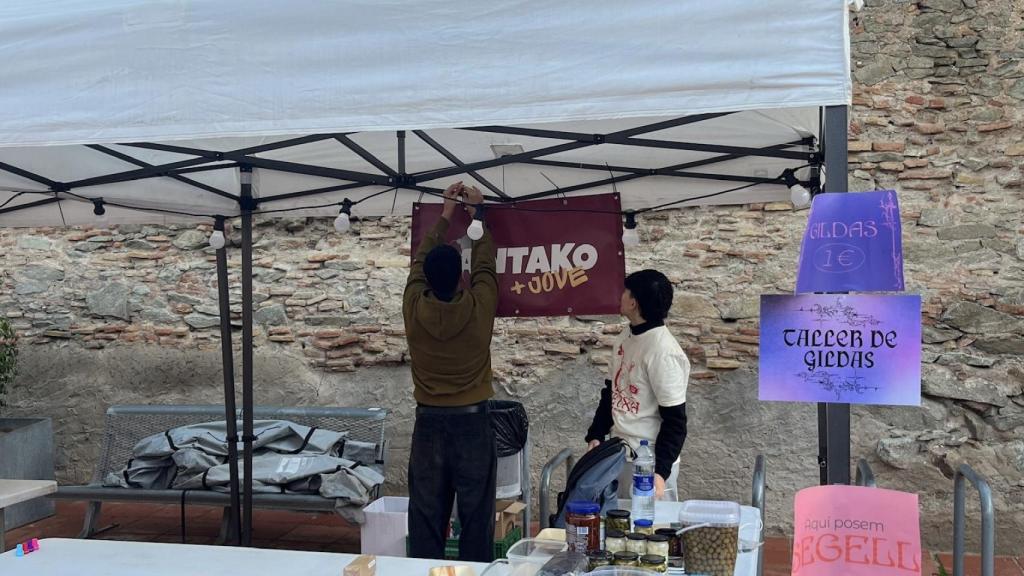 Una de las carpas montadas por 'Santako Més Jove'