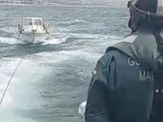 Rescate de la embarcación a la deriva en Mataró 