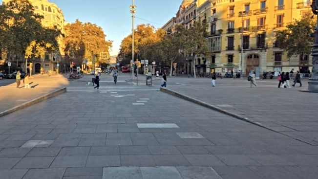 Accés al passeig de Lluís Companys