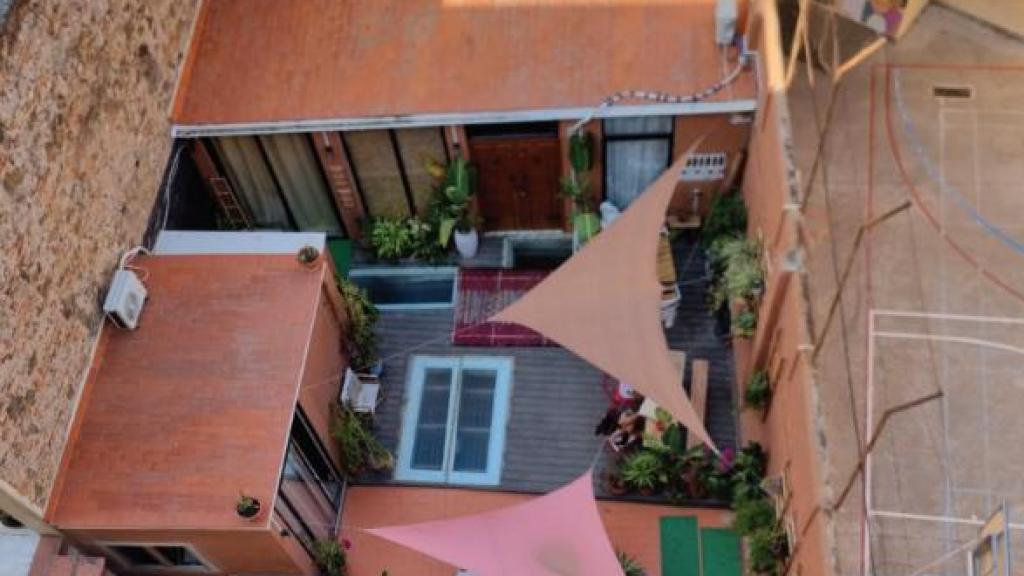 Infravivendes ubicades en un pati d'un edifici del Raval