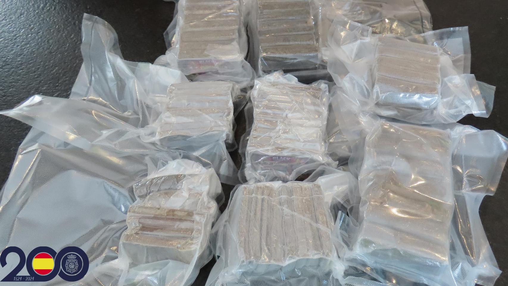 Droga que los agentes decomisaron en su domicilio