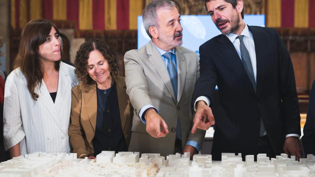 Collboni y Urtasun en el acto de formalización de la Comisión para la Ciutadella del Coneixement