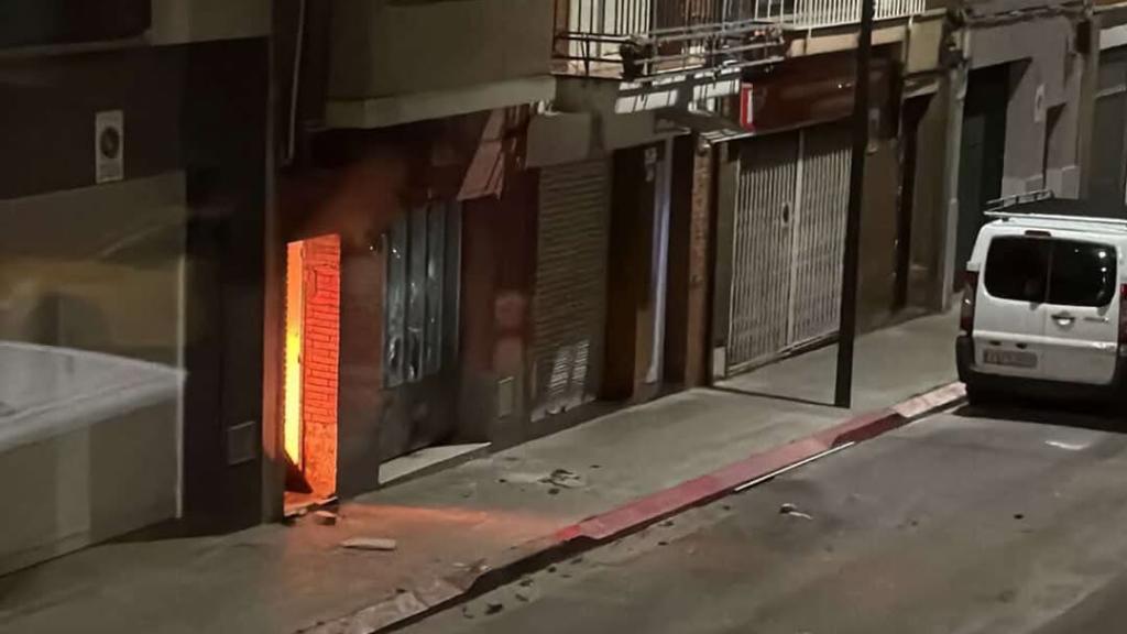 Incendio en un domicilio de la calle dels Reis Catòlics en Sabadell
