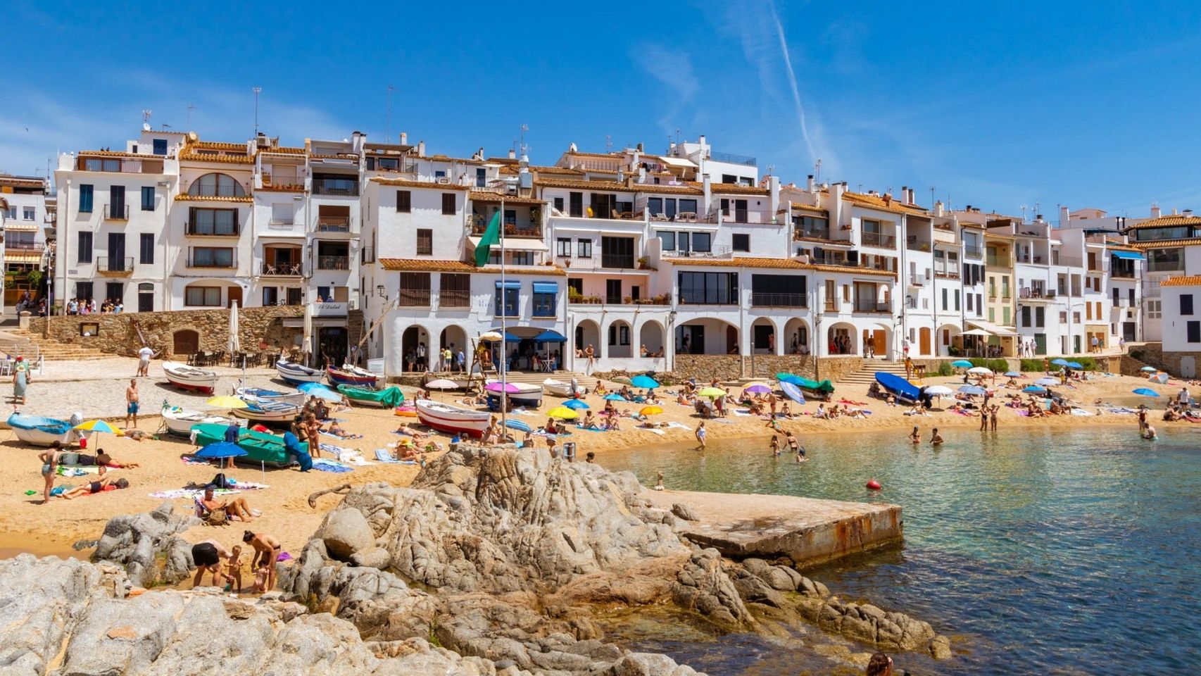 Verano en las calas de Calella de Palafrugell (Girona) | Guía Repsol