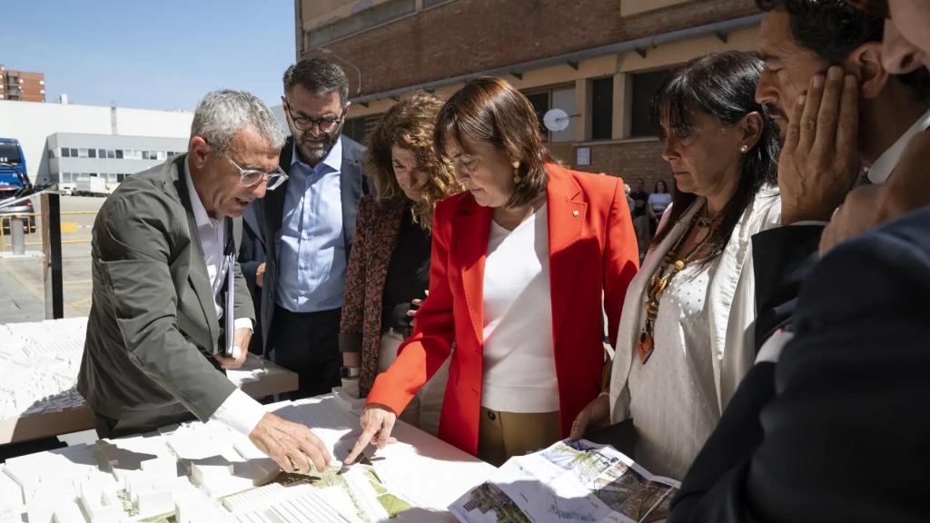 Paneque durante la visita a Roca City