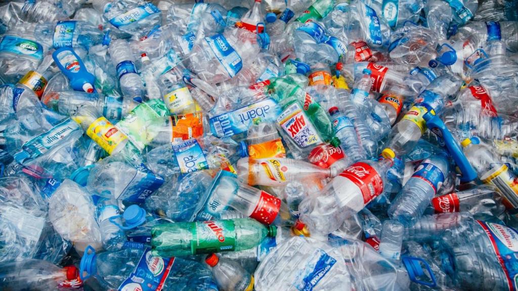 Imagen de archivo de botellas de agua
