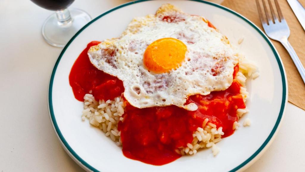 Arroz a la cubana en imagen de archivo