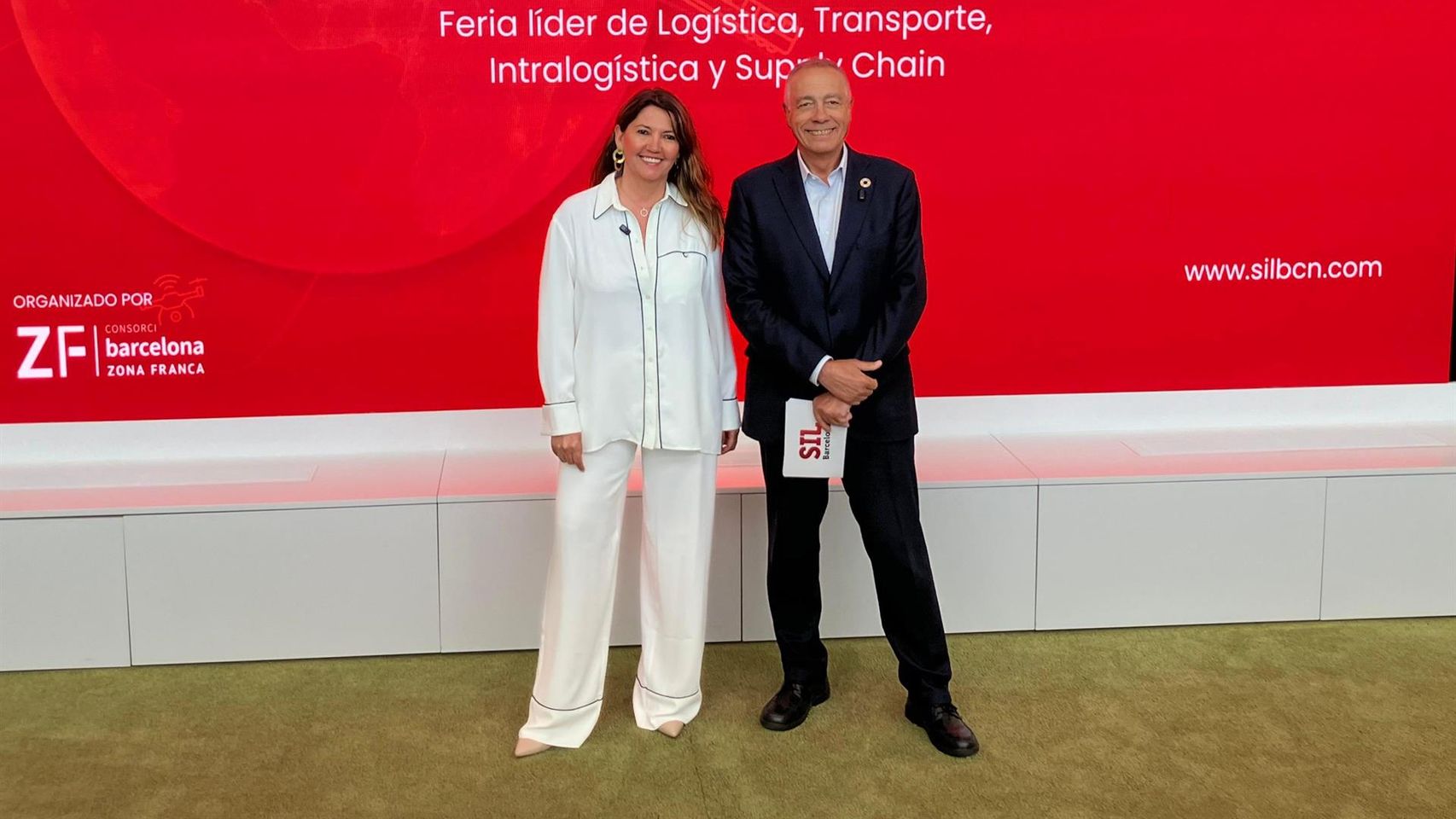 El presidente ejecutivo del Consorci de la Zona Franca de Barcelona (CZFB), Pere Navarro, y la directora general, Blanca Sorigué