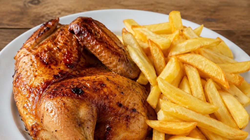 Pollo asado con patatas fritas