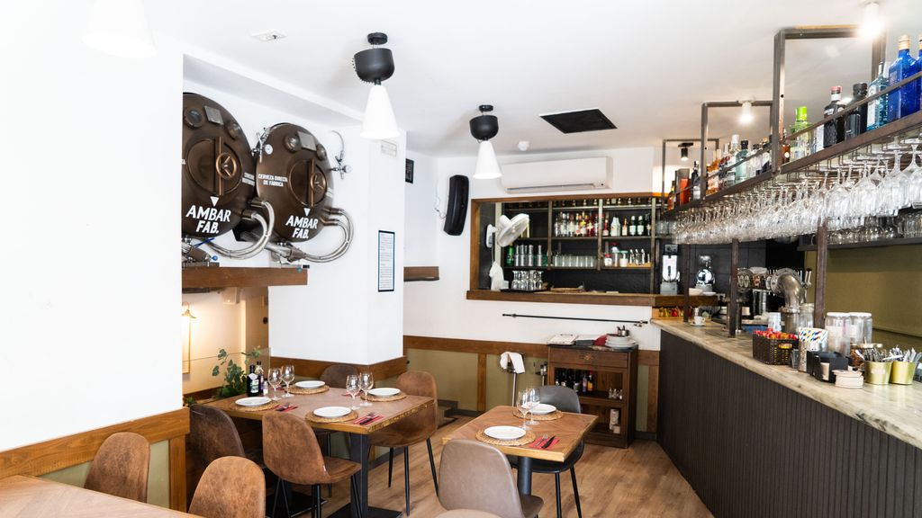 L'interior del restaurant Martín Plaça a Santa Coloma de Gramenet