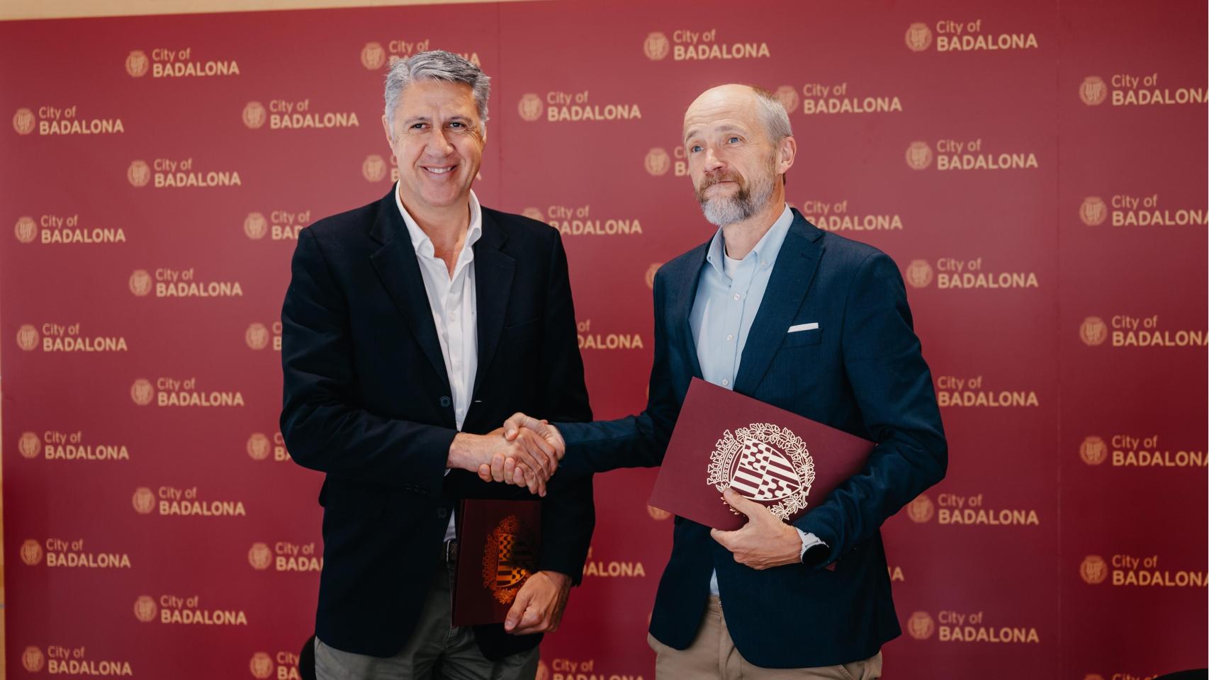 El alcalde de Badalona, Xavier Garcia Albiol, y el director general de Caprabo, Edorta Juaristi