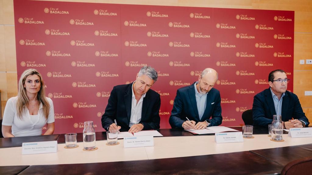 El alcalde de Badalona, Xavier Garcia Albiol, y el director general de Caprabo, Edorta Juaristi