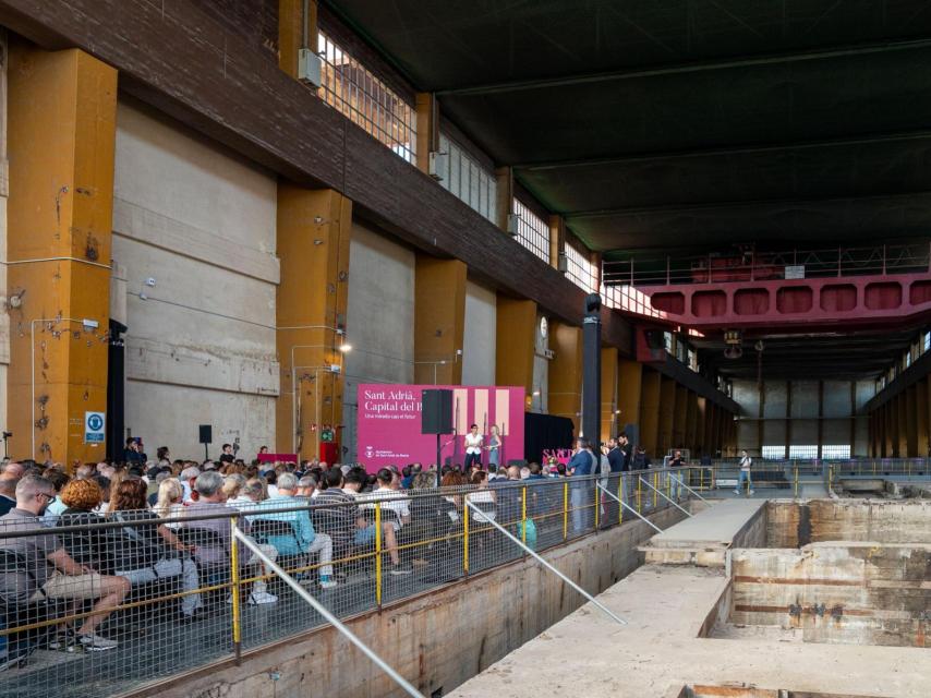 L'acte 'Sant Adrià, capital del Besòs' celebrat a la sala de turbines de les Tres Xemeneies