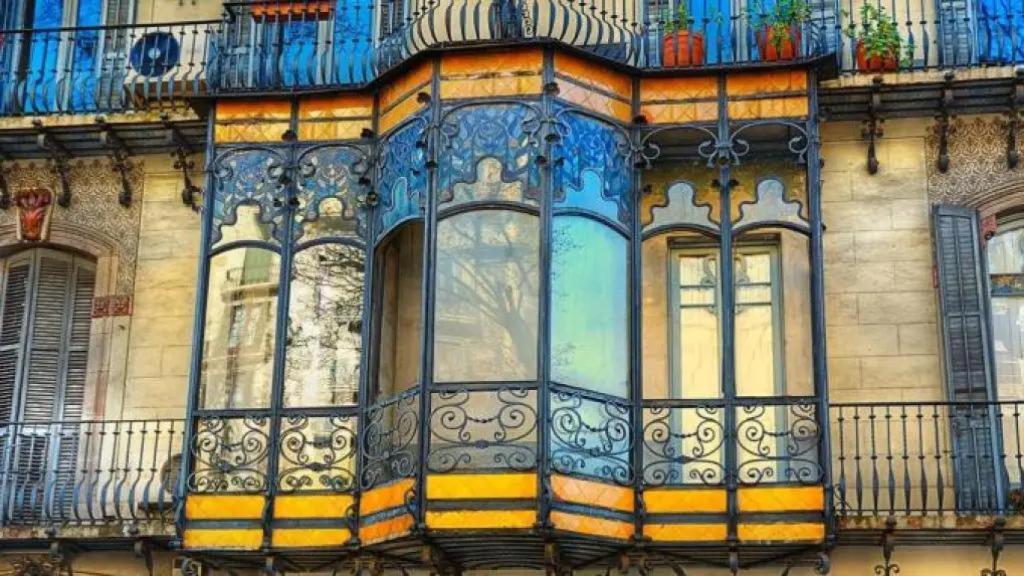 Uno de los balcones de la Casa Oller de Barcelona