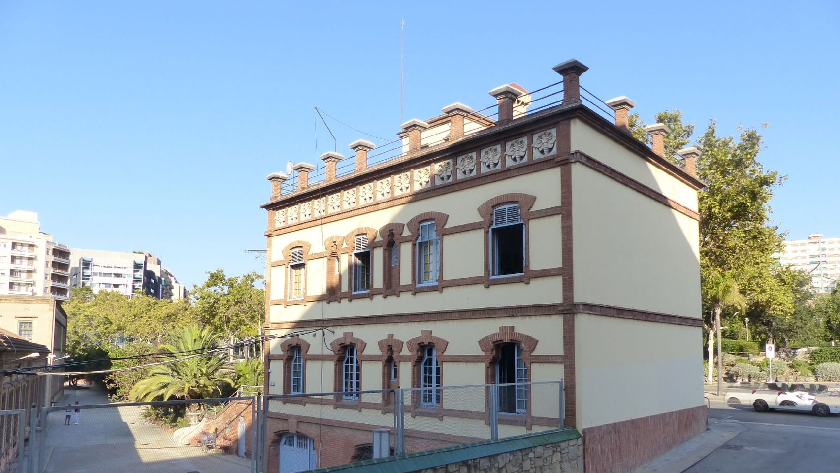 Institut Can Vilumara de L'Hospitalet de Llobregat