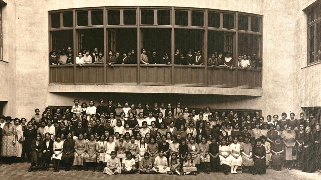 Foto històrica de les dones de La Bonne el 1922