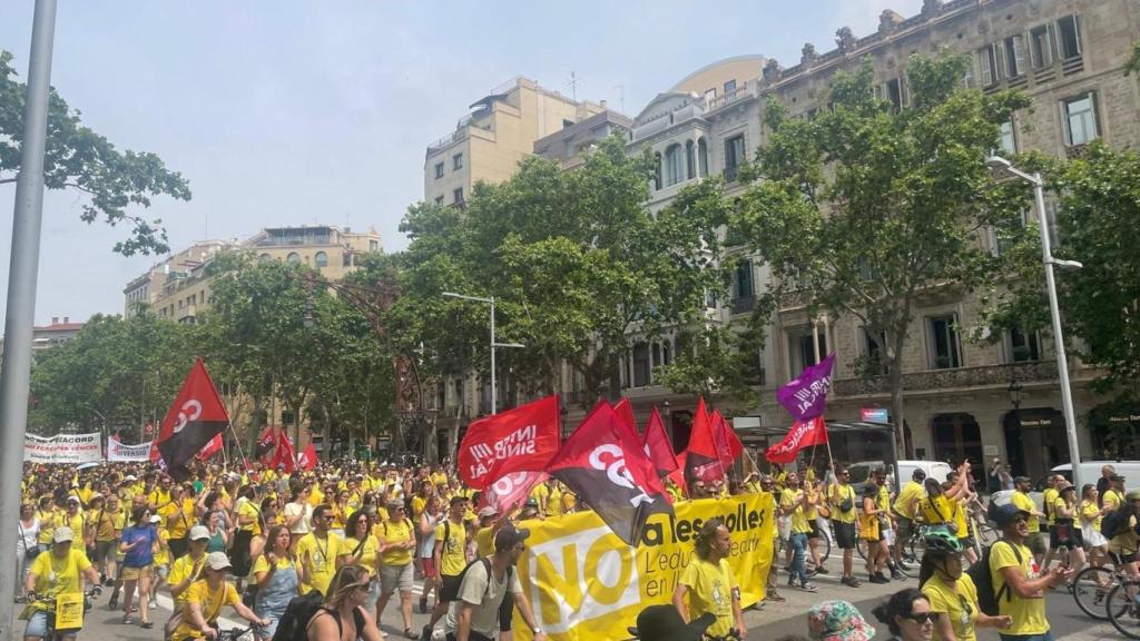 Els docents en vaga durant la protesta