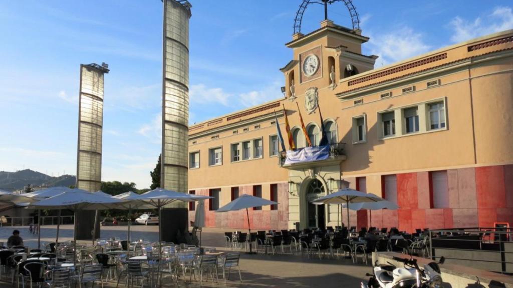 Terrasses de la plaça de la Vila a Santa Coloma, dels restaurants Martín Plaça i Xócala