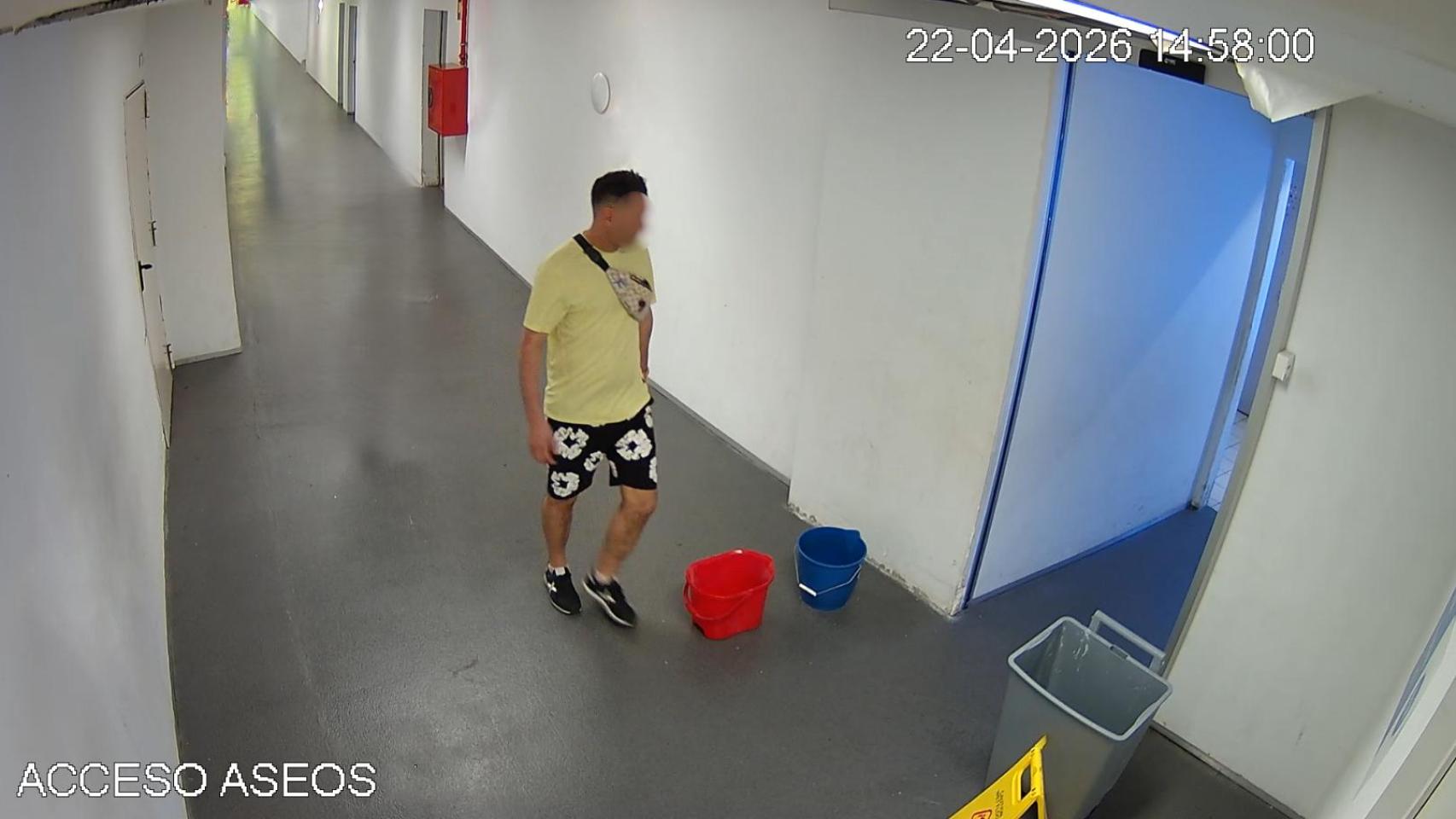 El hombre detenido por los Mossos por robar en los baños públicos de un centro comercial en Barcelona