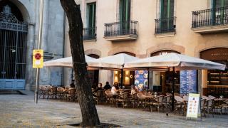 Comercios y trabajadores del Raval, en vilo a una semana por la visita del Papa León XIV: "No sabemos si podremos trabajar"