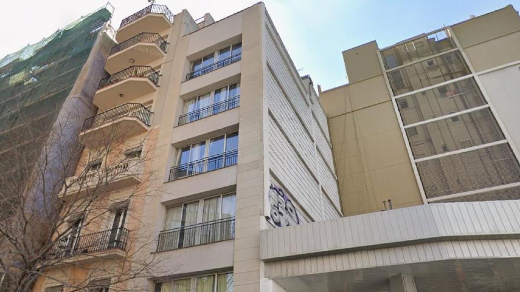 Edificio turístico en la calle Casanova de Barcelona