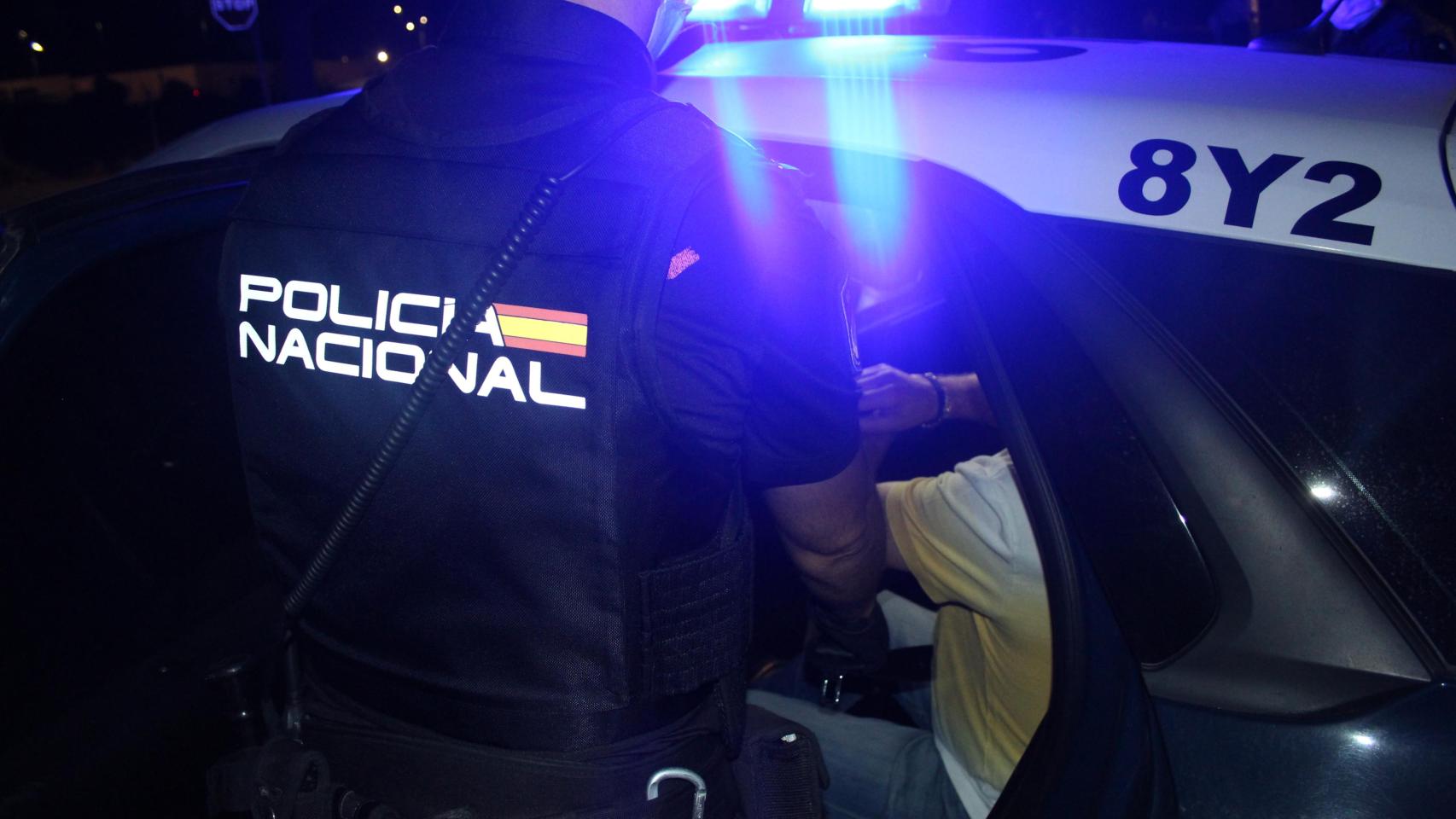 Un agente de Policía Nacional durante una detención en una imagen de archivo