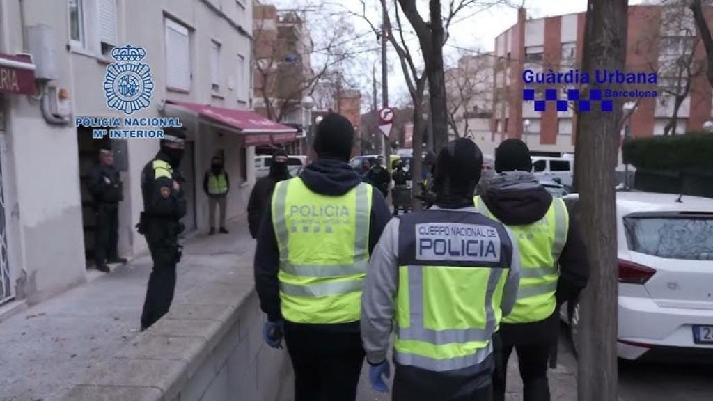 Agents de Policia Nacional durant l'operació 'Kancha' el 2024