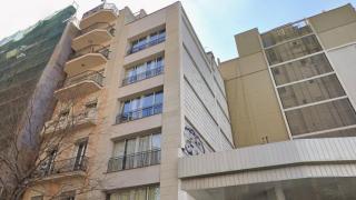 Edificio turístico en la calle Casanova de Barcelona