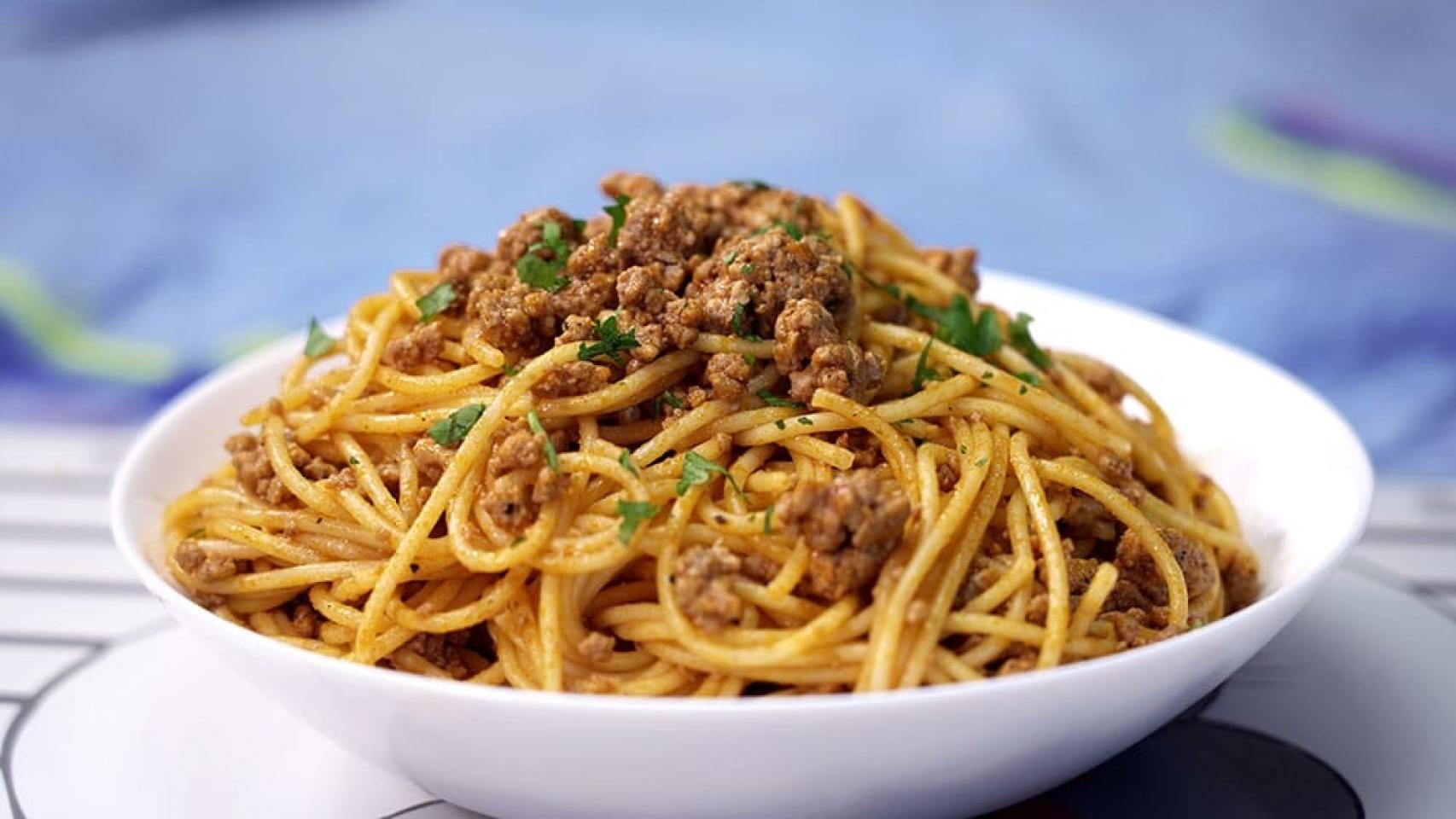 Espaguetis con tomate y carne / Facebook